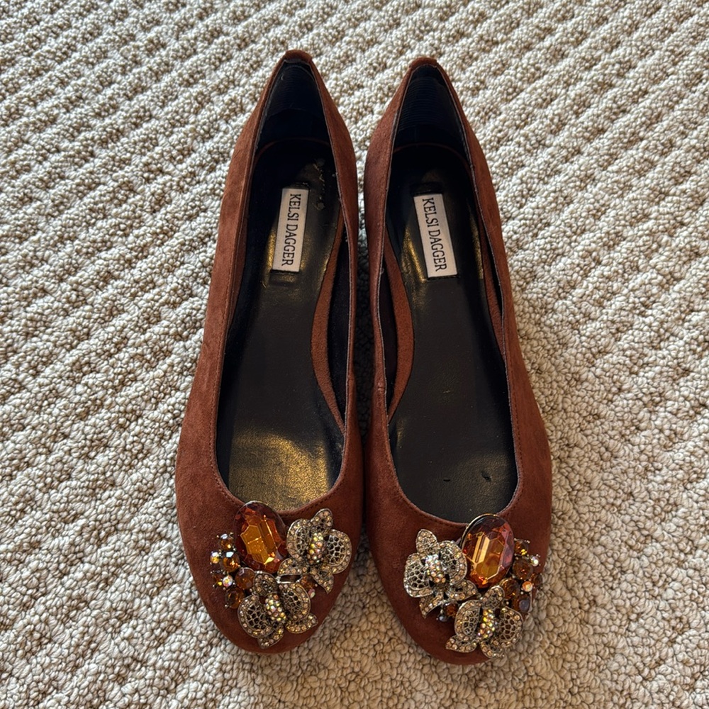 Brown suede flats with pretty jewels